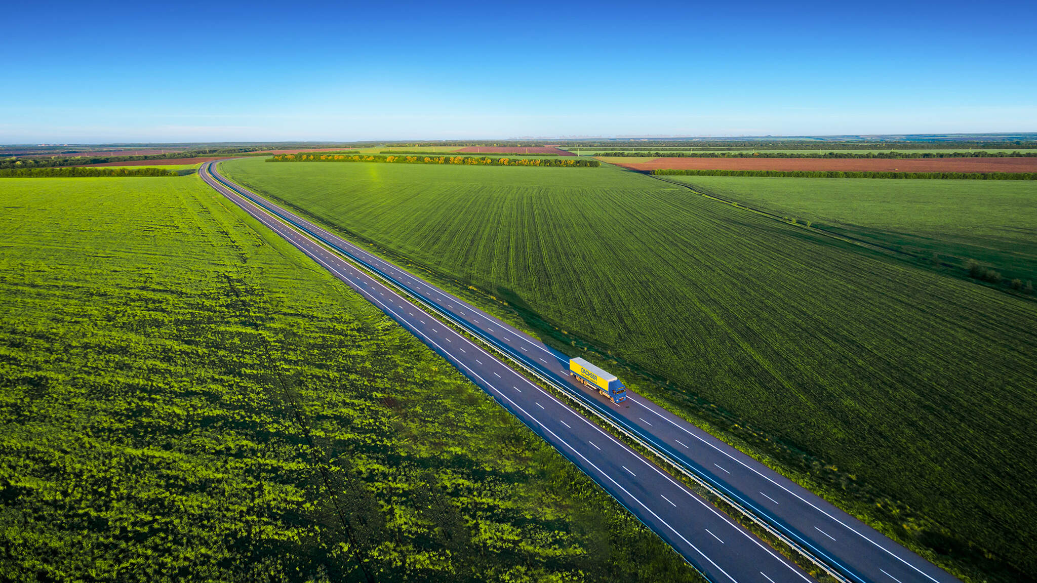 DACHSER Emission-Free Deliveryn käytössä on jo akkusähköisiä käyttölaitteita ja lisäksi se tutkii myös polttokennokäyttöisten kuorma-autojen ja ympäristöystävällisen vedyn käyttöä. DACHSER Emission-Free Deliveryn käytössä on jo akkusähköisiä käyttölaitteita ja lisäksi se tutkii myös polttokennokäyttöisten kuorma-autojen ja ympäristöystävällisen vedyn käyttöä.