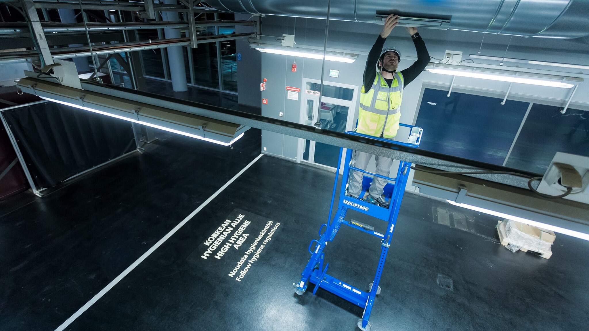 Perille ilman v&auml;lik&auml;si&auml;: DACHSERin avulla Ixolift toimittaa tuotteet suoraan j&auml;lleenmyyjille ja loppuasiakkaille – tehokkaasti ja pienemm&auml;ll&auml; vahinkoriskill&auml;.